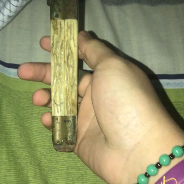 Vu sur Reddit: A balisong my grandfather gave me before he past away*batangas philippines balisong *im going to restore it don’t worry