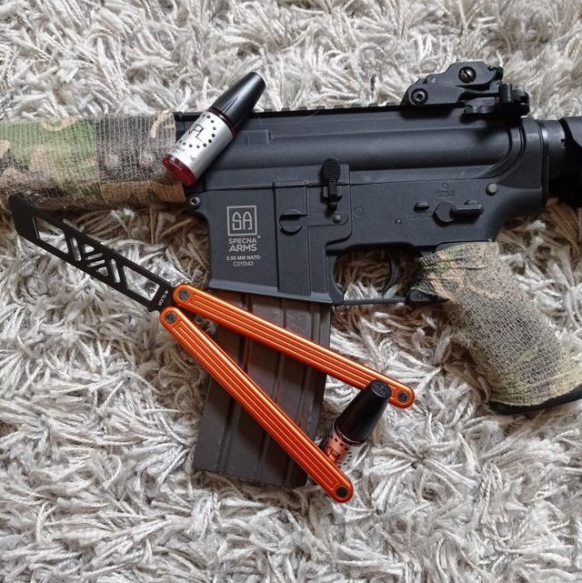 Vu sur Reddit: I have seen that quite a bit of flippers play airsoft too, including me. Do you also feel that there is a connection between airsoft and balisongs?
