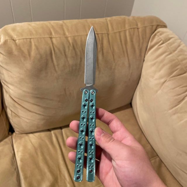 Vu sur Reddit: Benchmade 51 with 3D printed scales and purple Flytanium hardware